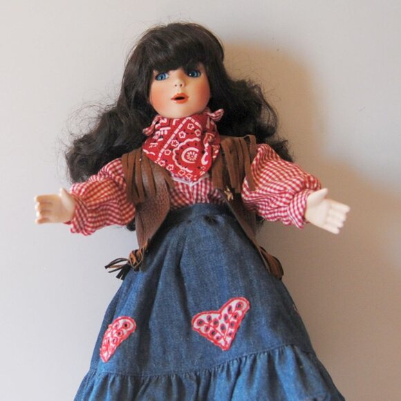 Paradise Galleries Country Darlings MARIAH Musical Porcelain Doll 14" - Picture 3 of 6